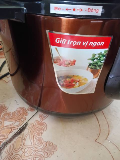 Nồi bị móp, không biết do người bán hàng hay là vận chuyển