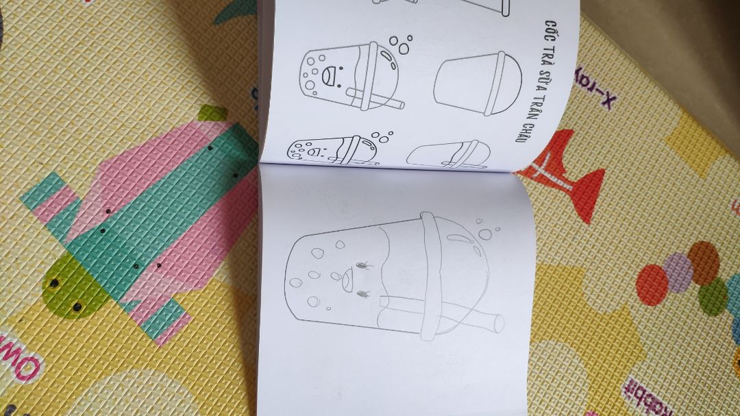 Sách hướng dẫn rất dễ hiểu, hình đáng yêu. Bé nhà mình 7 tuổi trong 1 ngày đã vẽ hết sạch gần 40 hình vẽ trong sách rồi. ? Chắc phải bắt nó tô màu vào cho đỡ phí. :)))