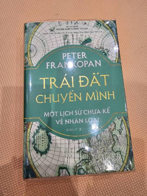 Tiki từ ngày dùng vận chuyển ngoài chán quá ạ. Hộp sách rách móp, may trời không mưa & sách không làm sao