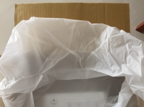 Mua máy mới mà Tiki giao hàng đã qua sử dụng thật không chấp nhận được, chỉ thừa còn lưu lại trên máy rất nhiều, bọc trùm máy nhăn nhúm. Tôi đang lo hàng đổi trả có phải hàng mới hay không nữa. Muốn hoàn tiền để mua máy chỗ khác thì Tiki bảo là chính sách Tiki không có hoàn tiền, vậy Tiki có chính sách bán hàng mới nhưng giao hàng second hand hay sao? Không hiểu sao nhà cung cấp này đã có nhiều khách hàng phàn nàn giao hàng second hand mà vẫn còn tồn tại trên Tiki.
Giá đại lý khác 6,7tr, Tiki là 6,9tr mà lại gặp phải hàng cũ. Thật là một trãi nghiệm tồi tệ. Mua hàng Nguyễn Kim bấy lâu nay chưa bao giờ bị như vậy.