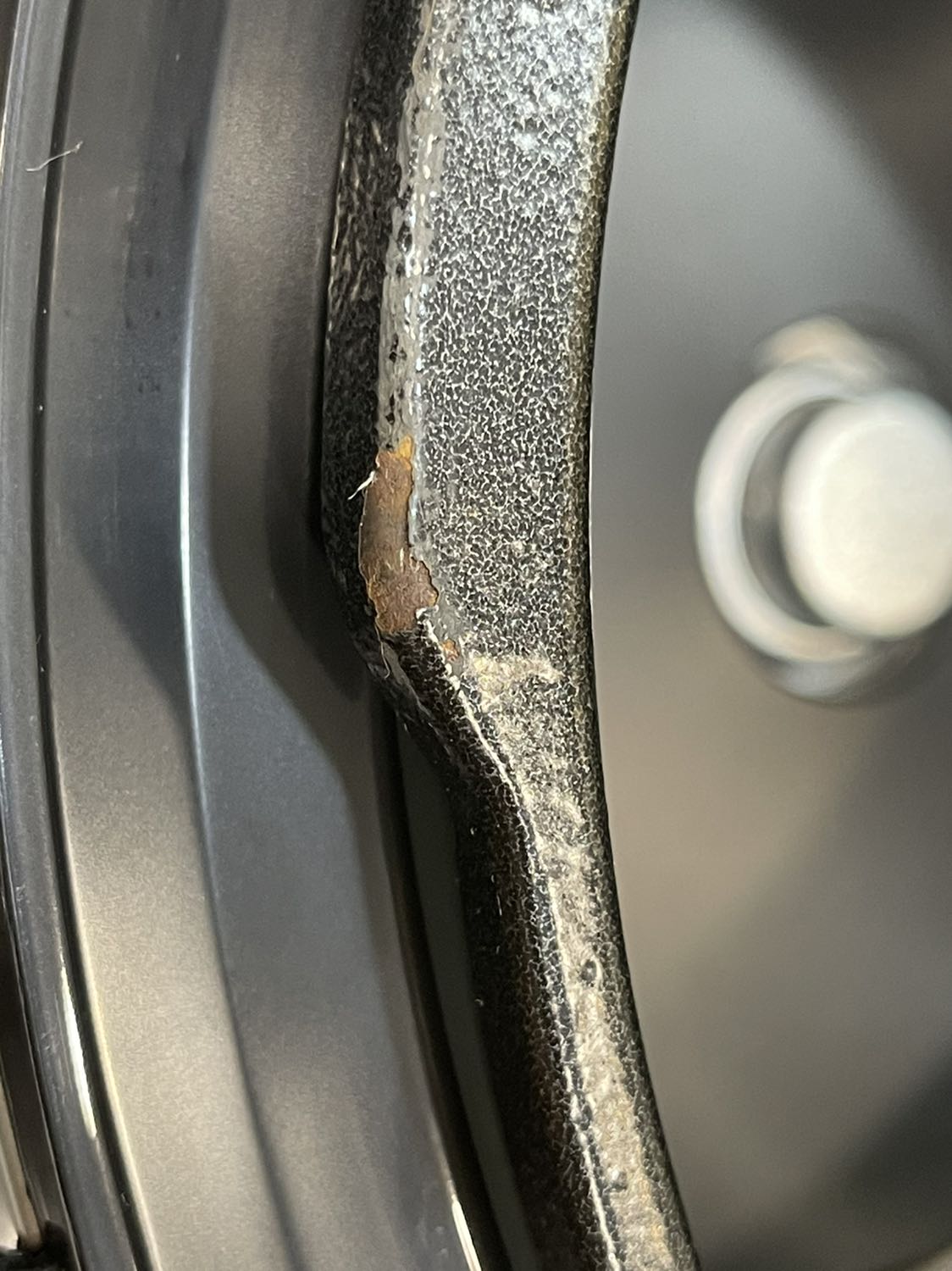 Tôi vừa mua nồi áp suất của Tiki, giờ mở ra sử dụng thì thấy như thế này 
Nhờ Tiki hỗ trợ đổi trả giúp tôi