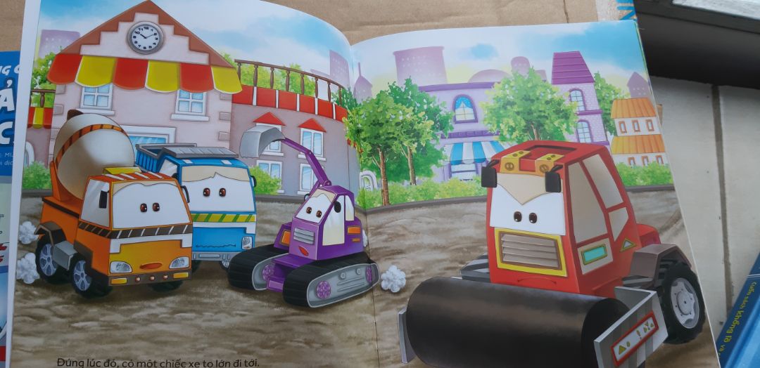 hài lòng khi nhận được sách, hình vẽ đẹp, nội dung bổ ích, các câu chữ đơn giản giúp bé phát triển ngôn ngữ.  con mình rất thích những chiếc xe trong sách