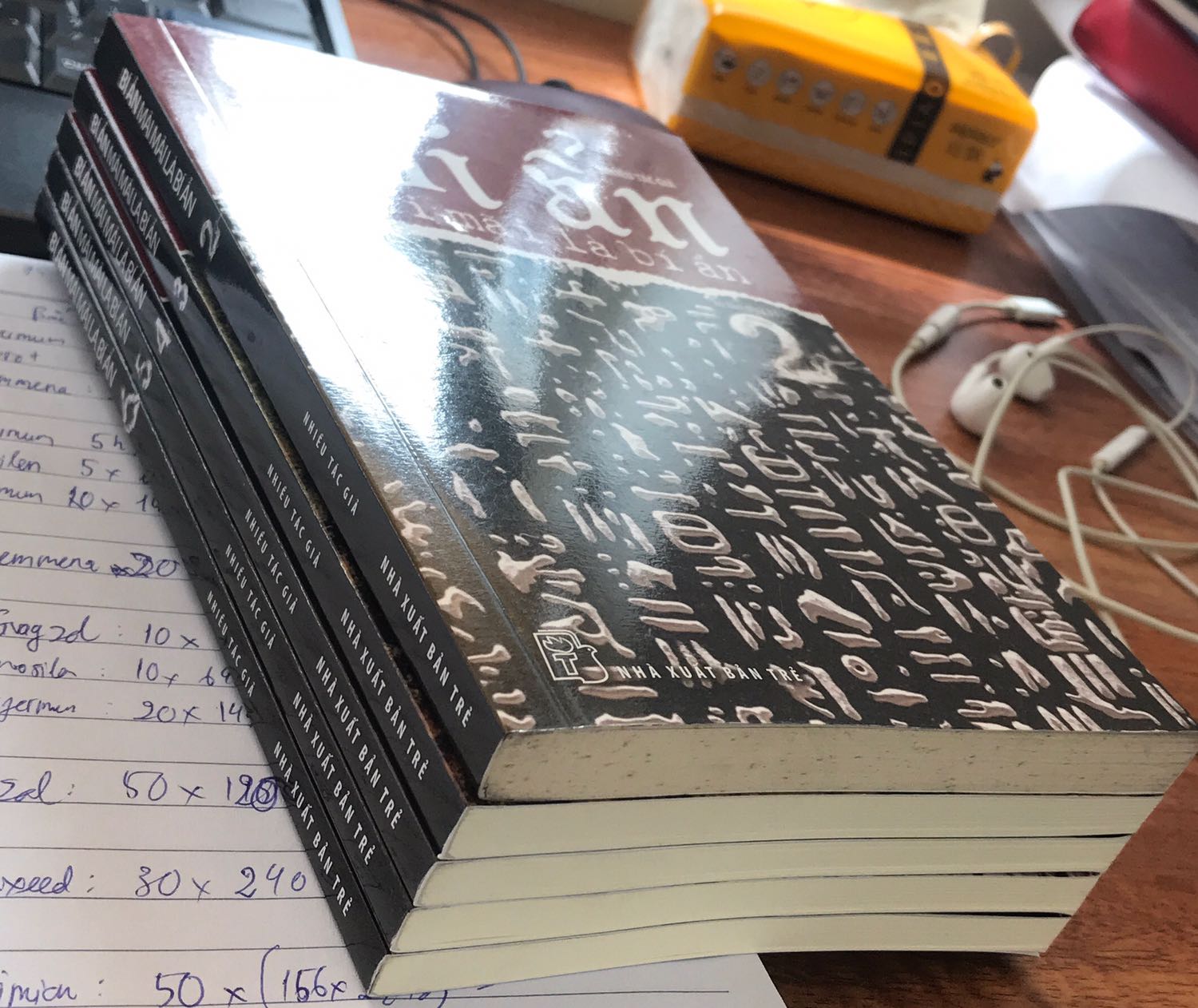 Mua 5 quyển thì 1 quyển sách mốc-cũ
Shop sao lại gửi quyển nhìn xấu như vậy?
Mua nhiều lần tiki nhưng lần này là lần đầu bị vậy