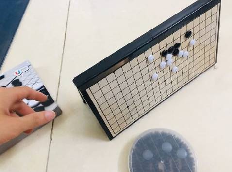 không biết chơi cờ vây, toàn chơi cờ caro thôi kkk. hàng chuẩn giống hình shop đăng