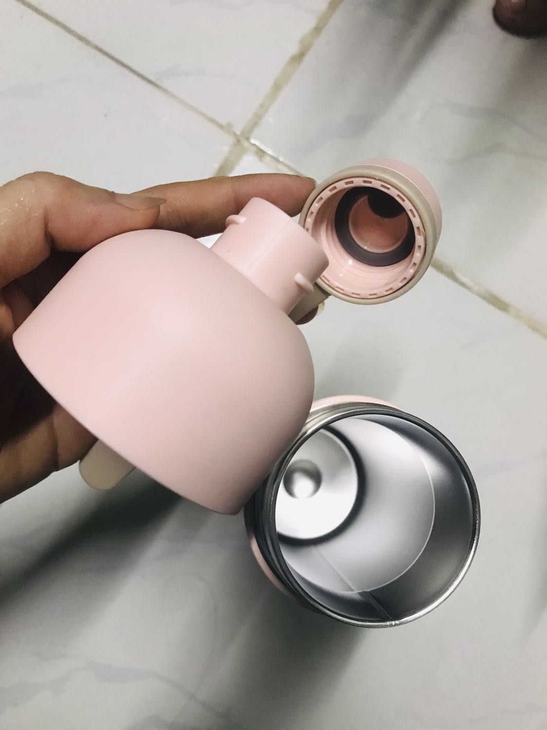 Tikinow giao siêu nhanh luôn, đóng gói ok, thùng nguyên vẹn, khui thùng thấy bình mới tinh không trầy, nói chung là duyệt lock & lock rồi. Ít bữa dùng review tiếp thời gian bảo quản sau. Giờ chấm 5 sao đã. Cảm ơn Tiki nhé.