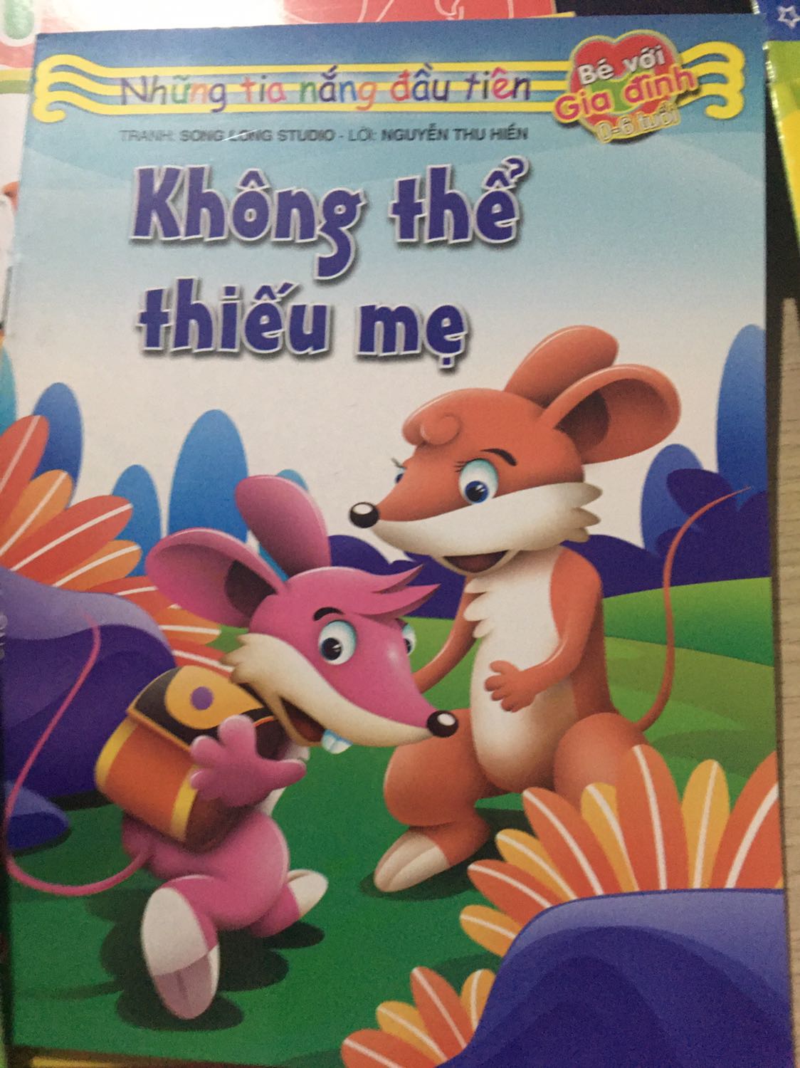 Mua rất nhiều về, bọn trẻ rất thích ham lắm, tranh nhau rùi vẽ tối ngày