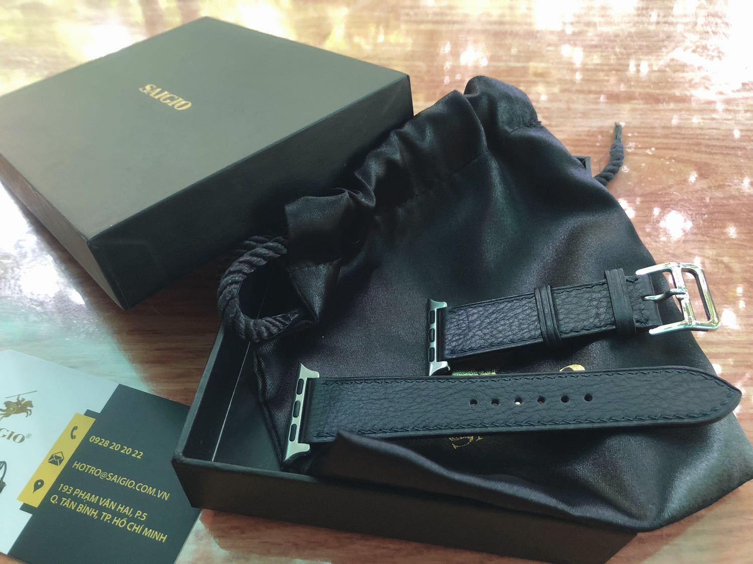 Dây da đẹp, mềm. Đeo vô tay rất êm... Giao hàng siu nhanh 👍