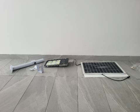 Hàng giao thiếu phụ kiện chân bắt ngang để lên xuống đèn chiếu , shop  đã hỗ trợ chuyển bù phụ kiện
sản phẩm thì ok , sử dụng tốt