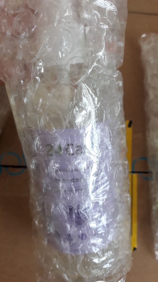 mùi oải hương thì ko còn xa lạ gì nữa. loại này là dạng xịt thành phần từ tinh dầu nên nghe mùi tinh dầu oải hương khá rõ. ưu điểm lớn nhất là tiện, xịt bay mùi hôi ngay lập tức mà còn thơm nữa, hết khó chịu luôn