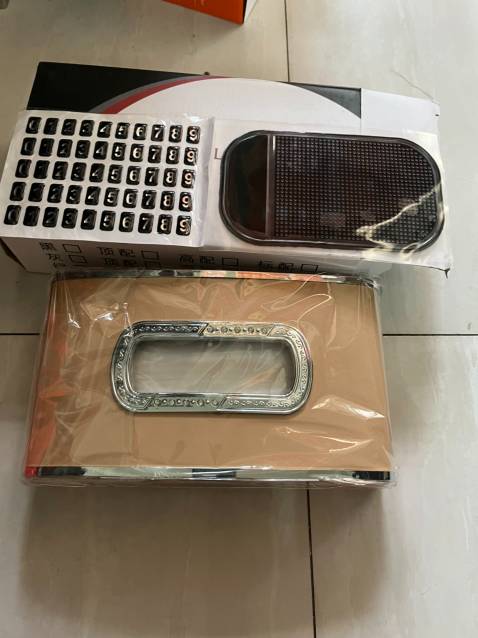 Rất đẹp.
Chất liệu ok. Hàng đúng mô tả của shop.
Hộp đầy đủ giấy, bẳng ĐT và cả đồng hồ