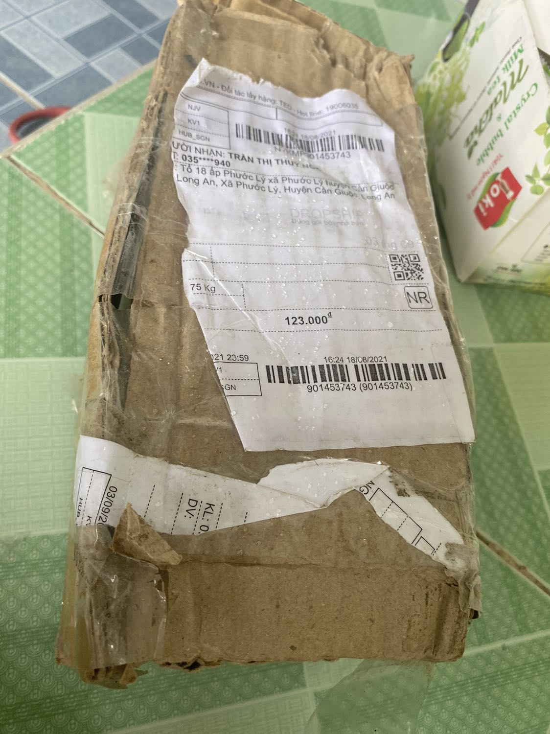 Đóng gói ẩu, bên trong không nguyên vẹn, hộp ts matcha trân châu bị thiếu. Mong shop khắc phục