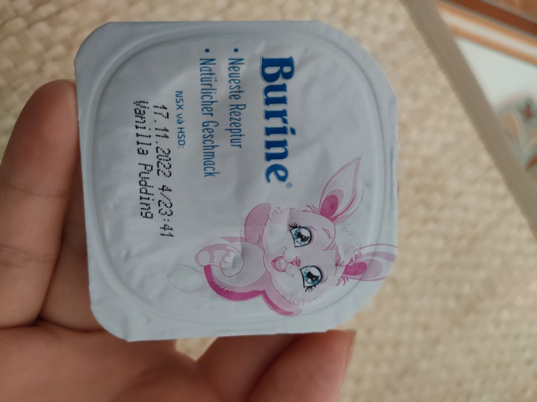 giao hàng hơi lâu nhưng chính hãng xịn xò, đóng gói siêu cẩn thận, bọc xốp chống sốc từng hộp, đặc biệt m mua 3 hộp còn đc tặng 1 lốc 6 váng sữa ngon ngon