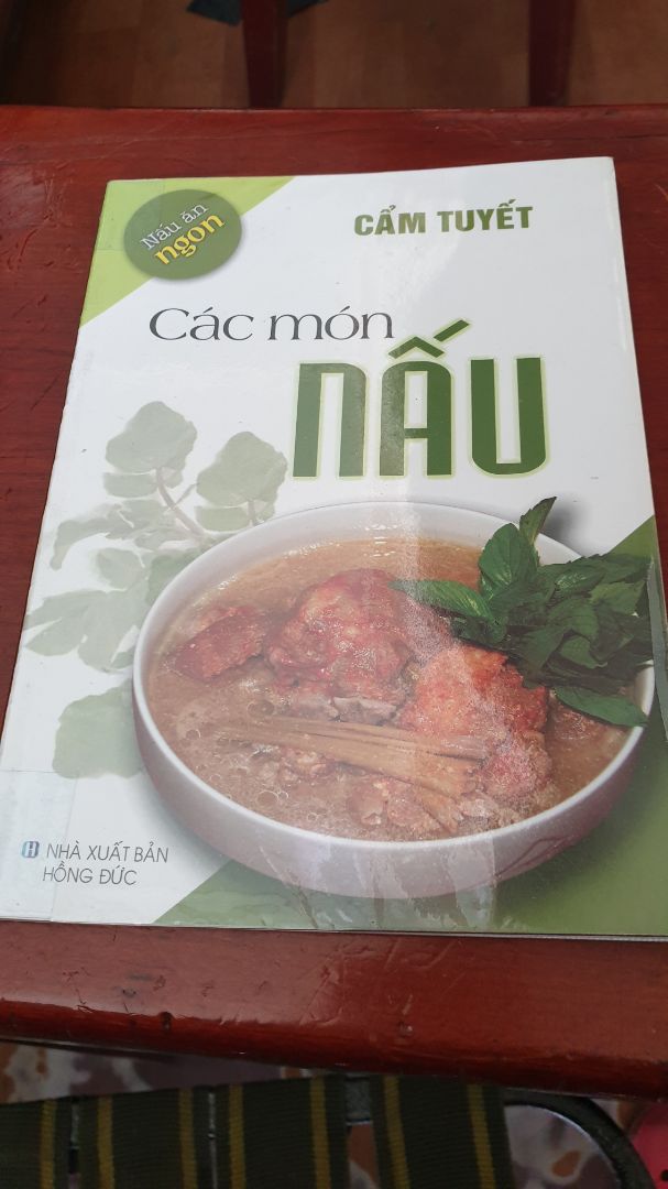 sách bìa mềm,hình ảnh đẹp,noi dung đơn giản.nên mua de bik nh món ăn mới cho gd