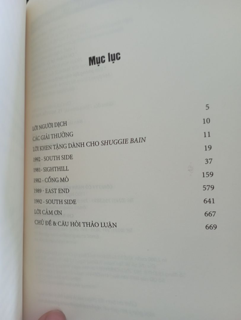 Sách rất đẹp nghennnnn, mà hơi cong phần góc vì cái bọc thôi. Xịn nha