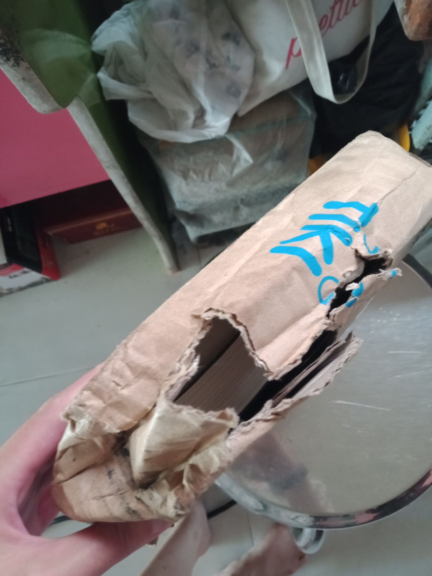 Sách hay, nhưng có 1 quyển k bao, hộp bị rách luôn. Bù lại quyển cô Dương Thụy thì có chữ ký