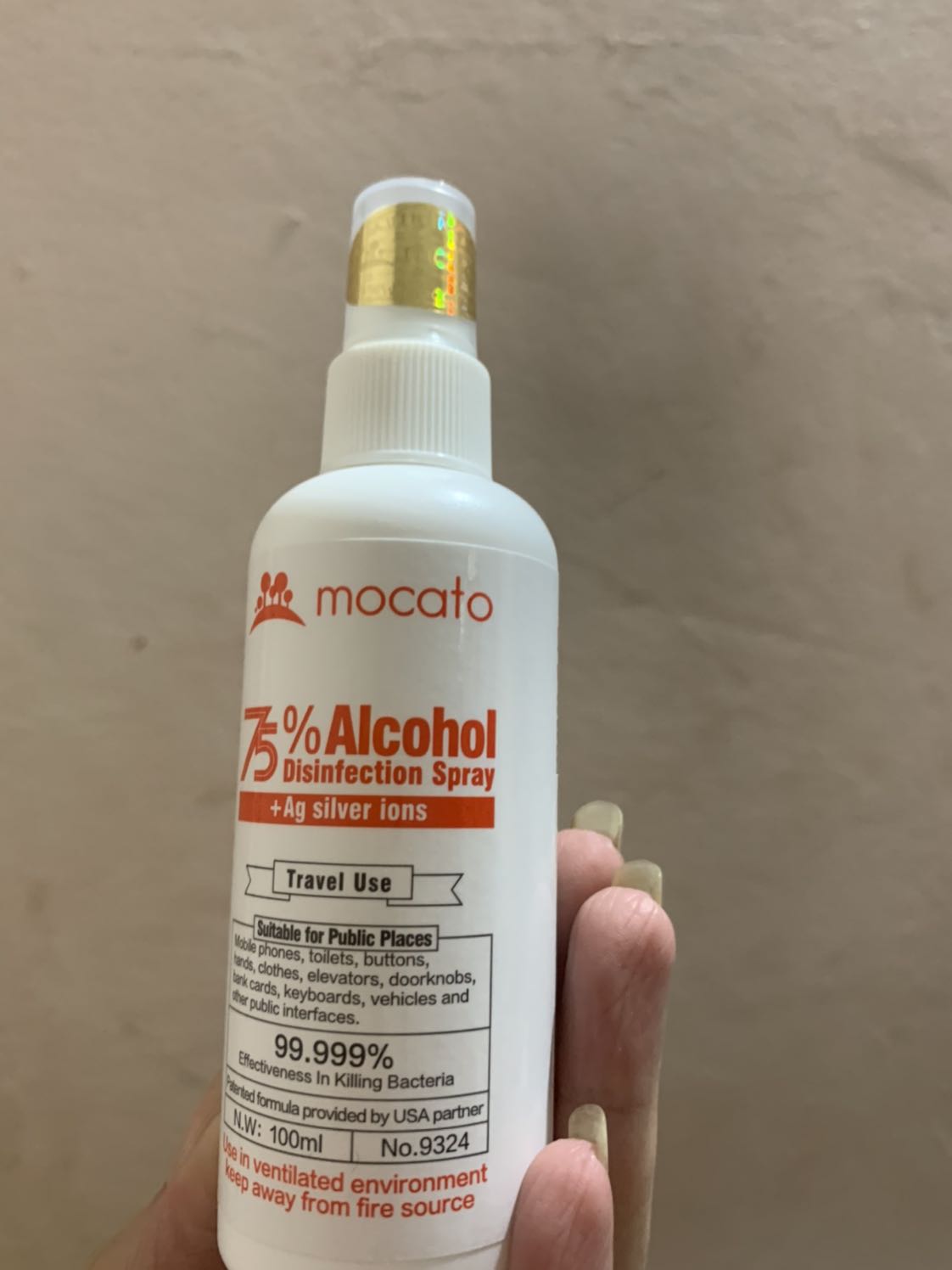 Sản phẩm có tem vàng, nơi sản xuất, hạn sử dụng đầy đủ nên yên tâm sử dụng. 
Nồng độ 75% alcol nên mùi cồn nồng dùng cjo mùa dịch sát khuẩn cực yên tâm
Dung dịch khử mùi khá tốt, không bị đọng mùi cồn lại. Sản phẩm tốt