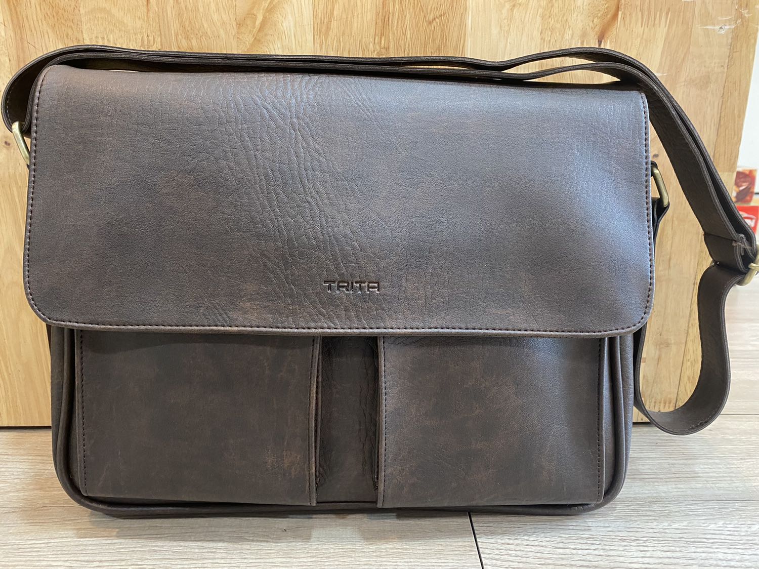 Đã nhận được hàng, shop giao nhanh, hàng đẹp như quảng cáo, rất uy tín, chất da mềm rất thích, sẽ giới thiệu bạn bè ủng hộ shop nè.