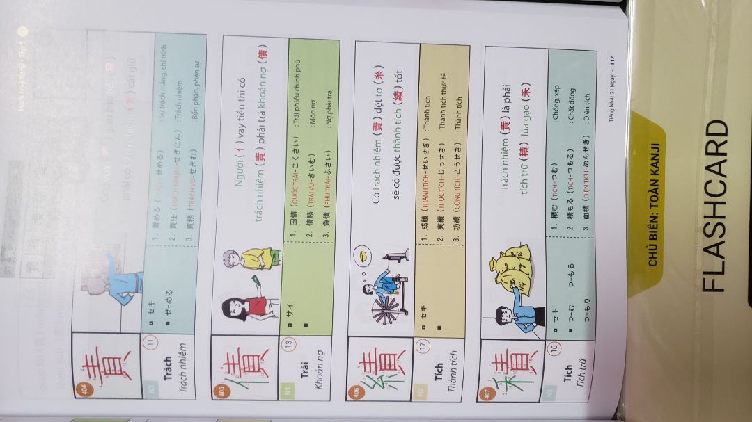 Một hộp gồm 8 món như hình, được tặng thêm cây bút. Lợi ích của bộ này với mình là một bộ tài liệu kanji chuẩn, đầu đủ cách viết, đọc, nghĩa,....599k nhưng 2 quyển Hack não 2136 Kanji được in màu bằng giấy bóng rất đẹp nên nhìn chung bộ này rất rẻ so với cả chất lượng và số lượng luôn, rất nên mua nhé mọi người!!!