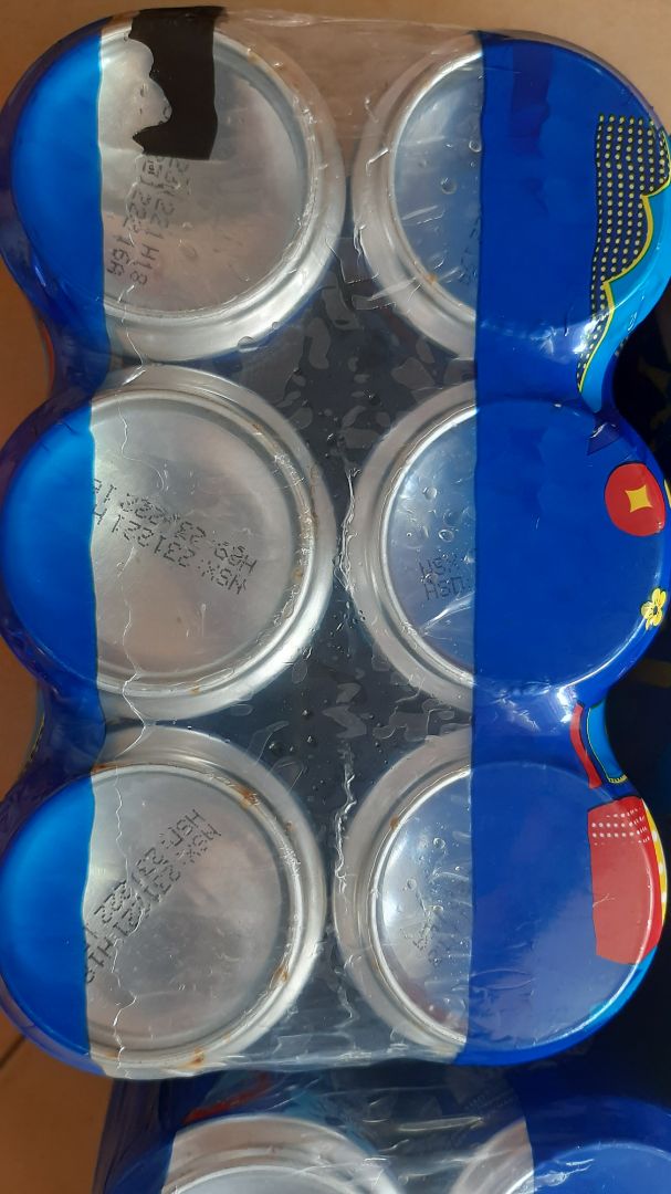 nhân viên kho tiki hcm làm ăn rất ***. thùng hàng bị bể vỡ, ướt thùng, thiếu *** (1 lốc có 5 ***, quấn băng trong xung quanh, có *** móp méo, các lốc khác đều bị ướt, nước thấm để lâu gây gỉ set vàng vỏ ***, vỏ thùng dán băng keo tùm lum, các lốc nước ngọt xếp ngược xuôi lung tung, mà vẫn cố tình gửi giao cho khách, giống như lụm nhặt lại các hàng bể vỡ chắp vá vô thành thùng khác để giao khách. thùng giấy pepsi ướt mềm. vết màng ni***g bọc và băng keo tiki now vẫn còn nguyên xi, chứng tỏ thùng này đã bị lỗi từ trong kho chứ ko phải do bên vận chuyển, shipper làm vỡ hàng, lấy hàng. 
2 thùng quấn chung nên 2 vỏ thùng đều bị ướt, các lớp giấy ở vỏ thùng nhăn nheo tách thành nhiều lớp, bốc mùi chua hôi, 2 vỏ thùng *** rách rưới. Hàng như vậy mà nhân viên kho cũng đóng hàng gửi khách được. Mong tiki làm việc lại với nhân viên. Mình rất bực mình.