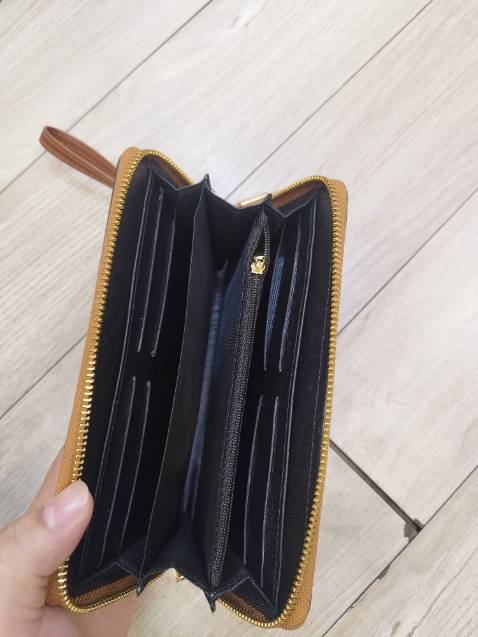 Quá ưng luôn ạ mẫu mã quá đẹp màu bò nhìn rất sang ...nhiều ngăn rất dễ sử dụng .... Thank shop nhìu ạ