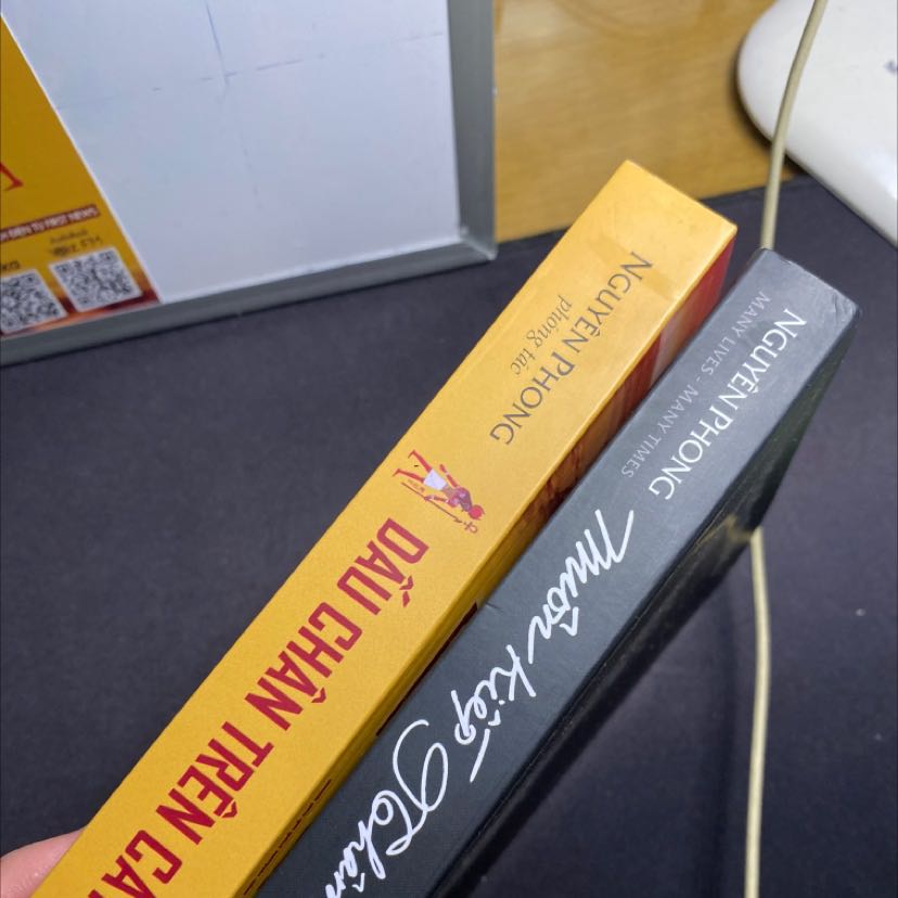 Sách nguyên seal không có lỗi gì. Có nhiều trang in màu và chất lượng giấy thì quá tuyệt luôn. Chưa đọc nhưng mình được giảng viên gợi ý sách để tham khảo (không hẳn là tham khảo, chủ yếu là bạn nào thích thì có thể tìm đọc) và mình cũng rất thích thể loại này. Tất cả đều rất oke nha.