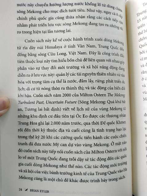 Một cuốn sách đáng đọc để tìm hiểu về dòng Mekong từ với nhiều khía cạnh khác nhau, tương lai của dòng Mekong dưới sự chi phối của các quốc gia và cường quốc như Trung Quốc. Nguy cơ tiềm ẩn của các chính sách phát triển kinh tế khi họ cố khai thác nguồn tài nguyên thiên nhiên này, có thể tổn hại đến hệ sinh thái của khu vực lẫn những lãnh thổ khác nhau phụ thuộc con sông.
