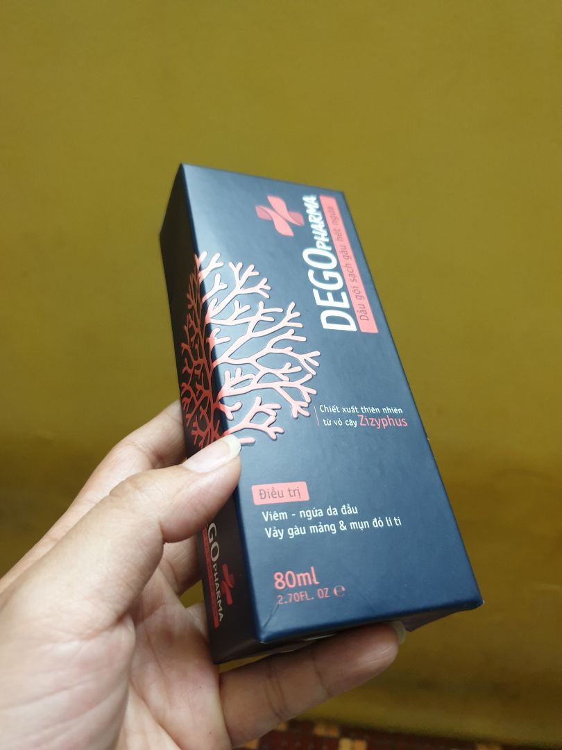 mình dùng nhiều loại kể cả những loại bán ở nhà thuốc mà vẫn ngứa. dùng tới e này rất biết ơn. mùi thơm, sạch mát da đầu. đắt nhưng đáng đồng tiền.