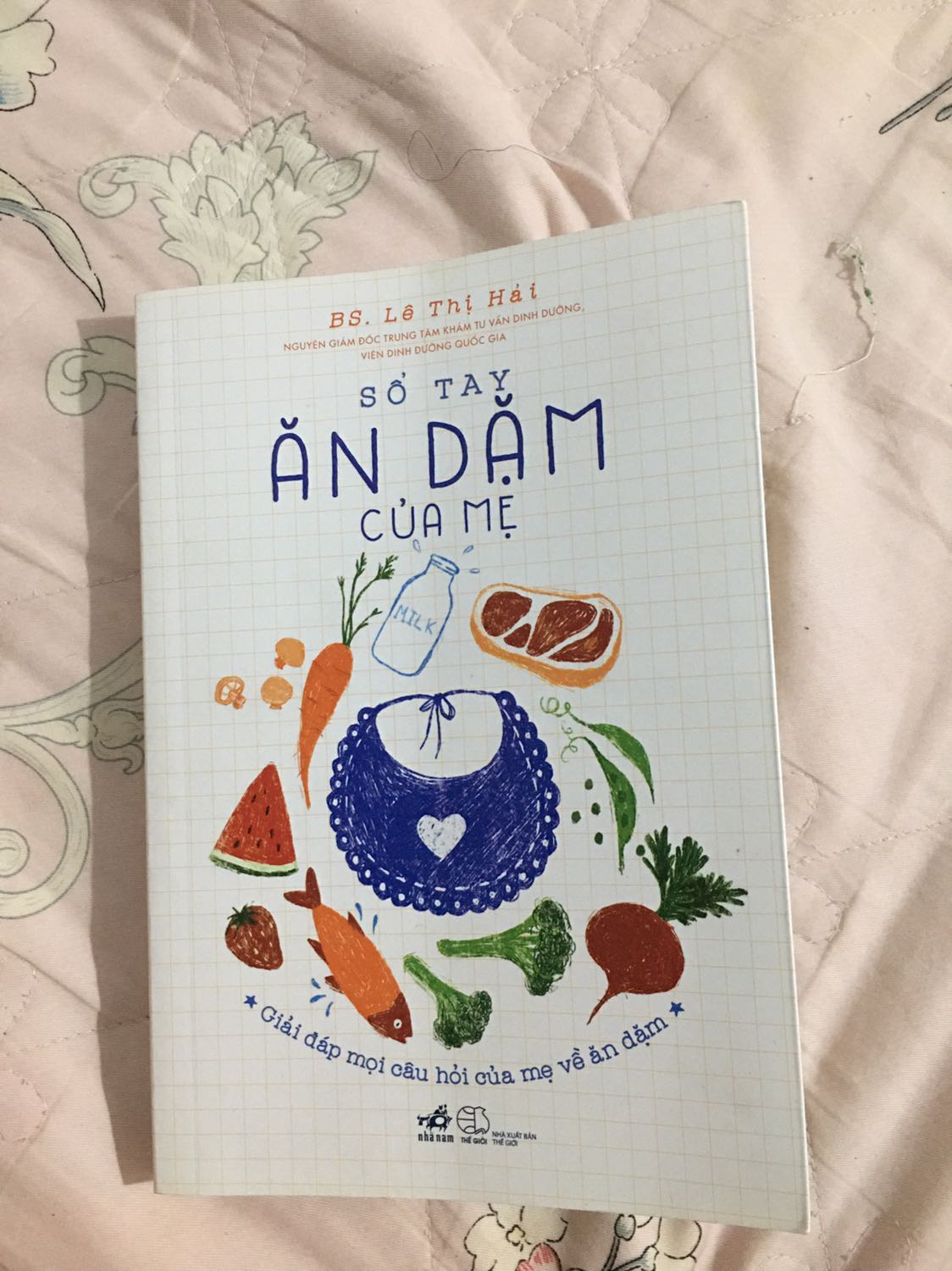Tiki giao hàng nhanh. Quyển sách này rất hay, có nhiều kiến thức từ bác sĩ về dinh dưỡng rất hữu ích cho các ba mẹ. Sách có bìa đẹp và viết dễ hiểu. Tiki giao hàng nhanh. Quyển sách này rất hay, có nhiều kiến thức từ bác sĩ về dinh dưỡng rất hữu ích cho các ba mẹ. Sách có bìa đẹp và viết dễ hiểu.
