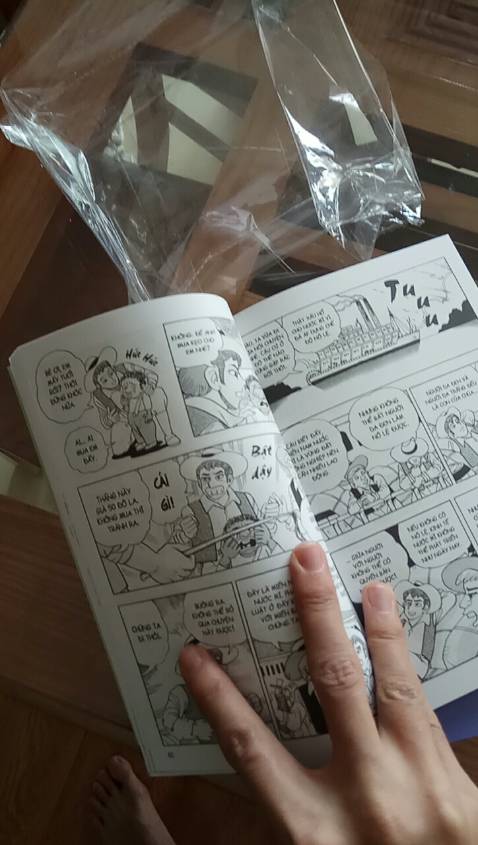 Tiki giao nhanh thật, nhưng vỏ bóng ở ngoài bị bong ra, chắc do vận chuyển. Nội dung sách thì 1 phần đầu in màu nửa sau đen trắng. Nhìn chung sản phẩm phù hợp với tầm giá.