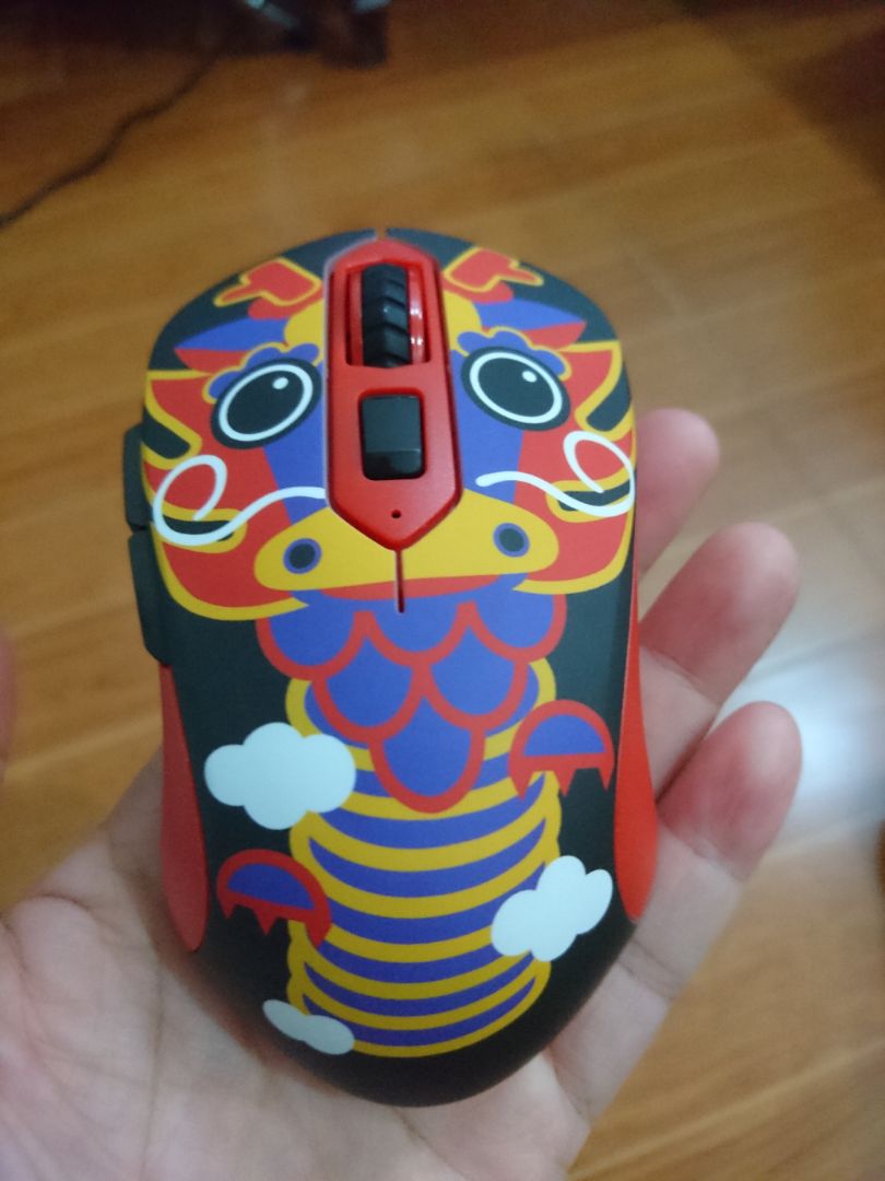 giao hàng nhanh, đóng gói ổn, sản phẩm dùng thử thấy mượt, hoa văn nhám nhám nhìn ngầu đét, rất thích, hy vọng chất lượng bền