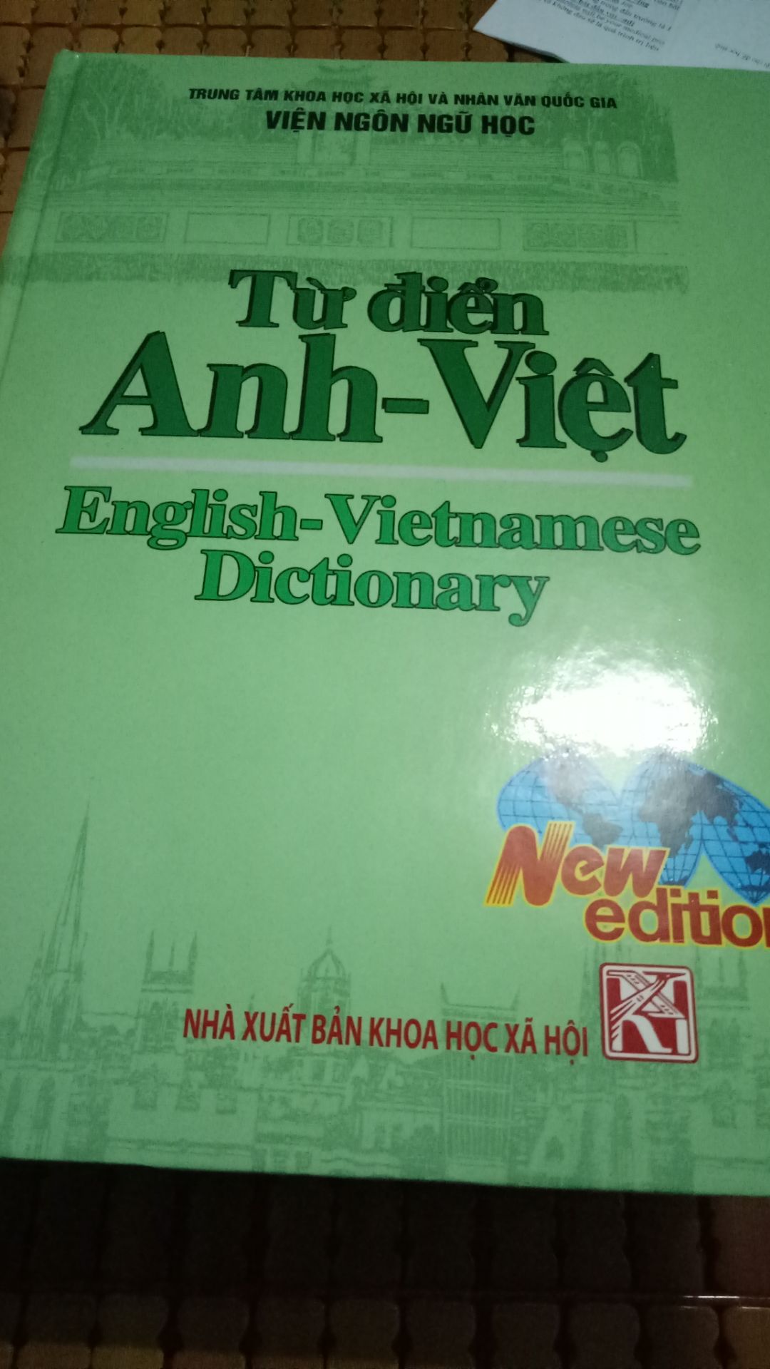 ship nhanh cực load không kịp luôn, sách mới toanh rẻ hơn ngoài thị trường phải hơn 200k, sách vừa lớn vừa dày nữa, yêu lắm cơ ? lúc đầu mua cứ sợ nọ sợ kia nhưng mua rồi thì m.n cứ yên tâm đi ạ, cho 10* luôn ấy chứ