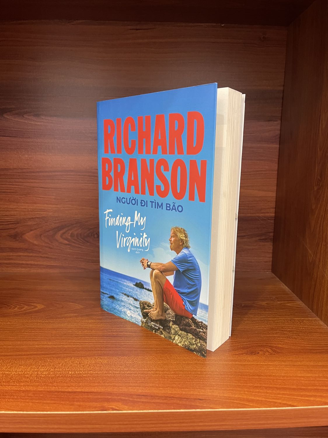 Một tác phẩm kinh điển bạn nên đọc. Cả hai vợ chồng mình cùng đọc cuốn này mỗi khi đi ngủ. Ông ấy là thần tượng của mình!