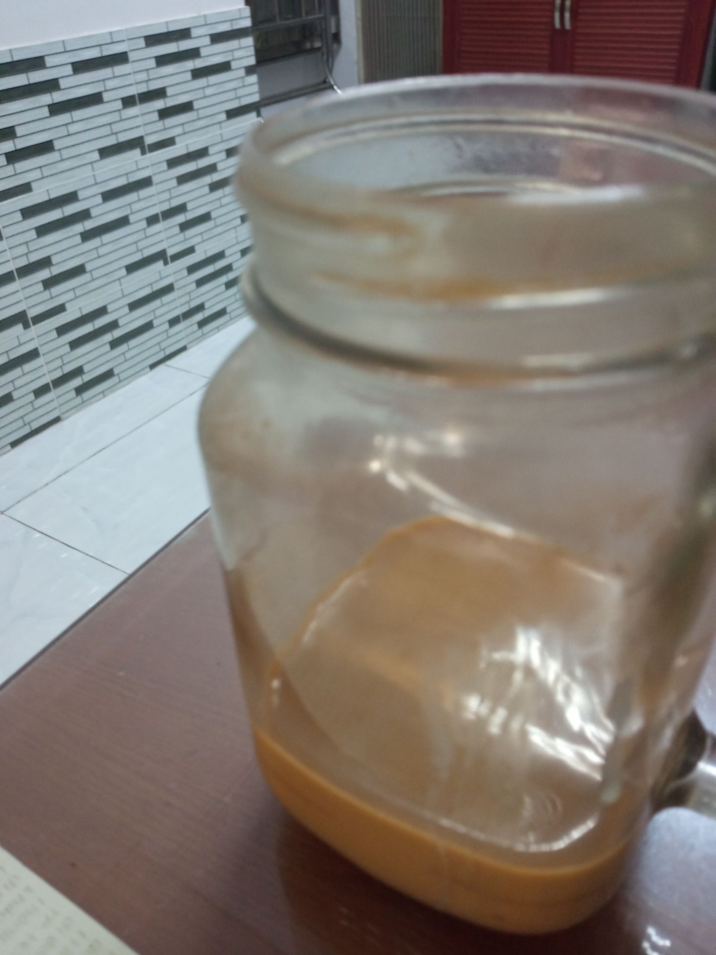 Mùi bị khét như đậu nành rang , không có mùi thơm đặc trưng  của ca phê, uống cà-phê hòa tan còn ngon hơn chưa nói đến ca phê phin ngoài quán. Kém nhất là mùi khét át hẳn mùi hương cà-phê