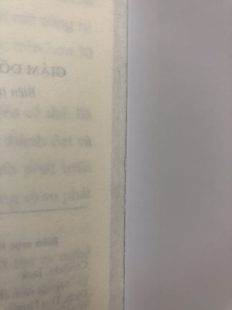 Về hình thức thì sách có lỗi dán keo ở bìa sau như hình cuối mình chụp nhưng cũng ok k vấn đề gi cả, còn nội dung mình chưa đọc nên k thể đánh giá được, nhìn sơ quá thì mình cảm giác k thích cuốn này lắm vì sách có 194 trang, 7 trang bìa mà có 32 trang là dành cho độc giả viết về những cái như là xác định ước mơ, mục đích và đam mê như hình mình có chụp, mình cảm thấy quá nhiều và nó chiếm nội dung của sách, đối với bản thân mình nếu độc giả muốn viết ra thì tác giả chỉ cần nhắc đến trong nội dung thì độc giả có thể dùng notebook để viết k cần phải chừa như vậy mình khá là k thích