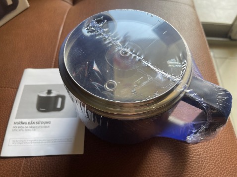 Nhỏ nhắn, vừa đủ dùng cho 1-2 người, có thêm cái nhựa để luộc trứng rất tiện, nồi được bọc nilon rồi đóng hộp rất cẩn thận.