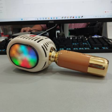 Giao hàng nhanh chóng, shop tư vấn rất nhiệt tình
Hàng chính hãng, loa bên dc thiết kế bên trong micro, nghe hay, hút âm tốt, hát ổn, giá sale 1 củ, sp có bảo hành đầy đủ nên rất yên tâm. Mình mới mua thêm 1 cái để ghép đôi hát song ca.