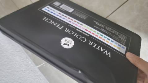 Chất lượng màu tốt, bao bì đẹp tuy nhiên hàng giao đến tay có tình trạng móp méo!!!