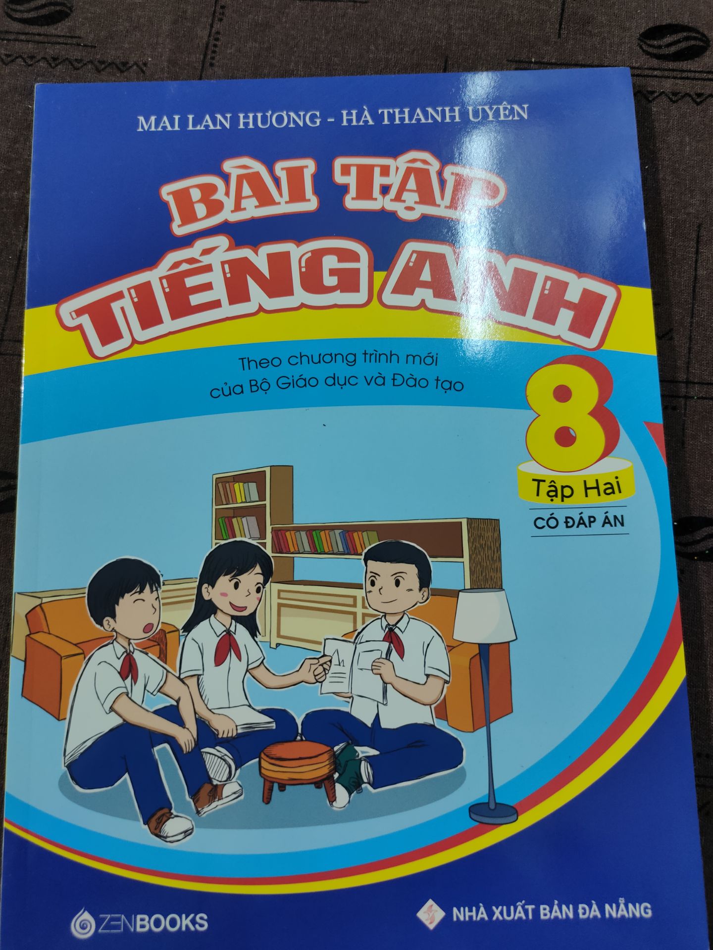 Sách chất lượng, đa dạng bài tập và bám sát sách.