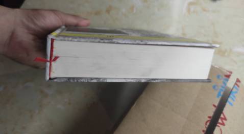 sách này chắc đọc nhiều rồi hay sao, sách hơi dơ