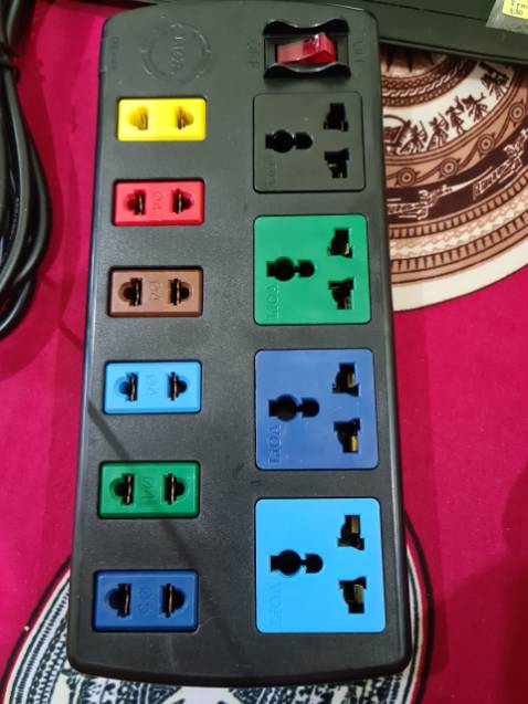 Sản phẩm không tốt, không cấm được phích cắm vào ổ cắm, tôi đã quay clip và gửi hình nhưng không up được.

Tôi cần đổi hàng ngay lặp tức vì ổ điện mắc tiền mà không sử dụng được.
Gạt ai không đi gạt đi gạt bà bầu vậy trời, mua về để chuẩn bị đồ đạc cho con mà vậy đó.