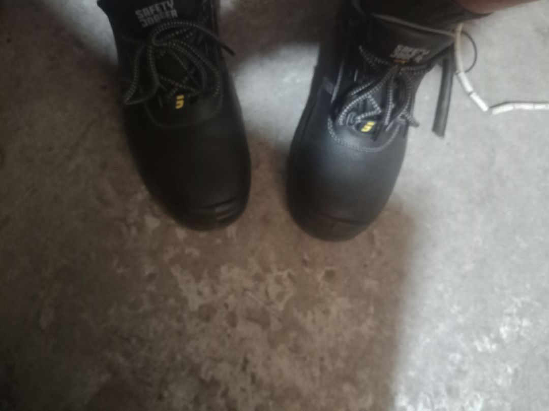 sản phẩm chuẩn như hình. chất lượng tốt, nhưng mới đi sẽ có cảm giác hơi đau chân