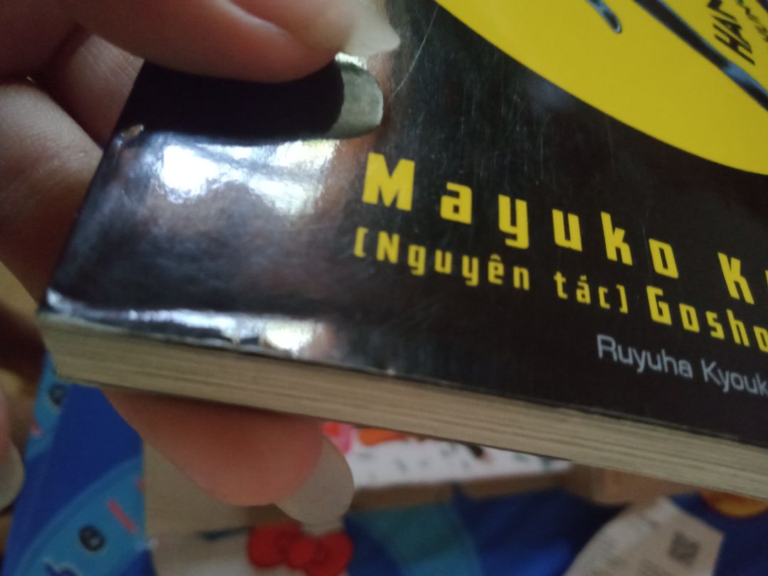 bìa áo hơi bị gấp và lỗi, tổng thể vẫn okie nha