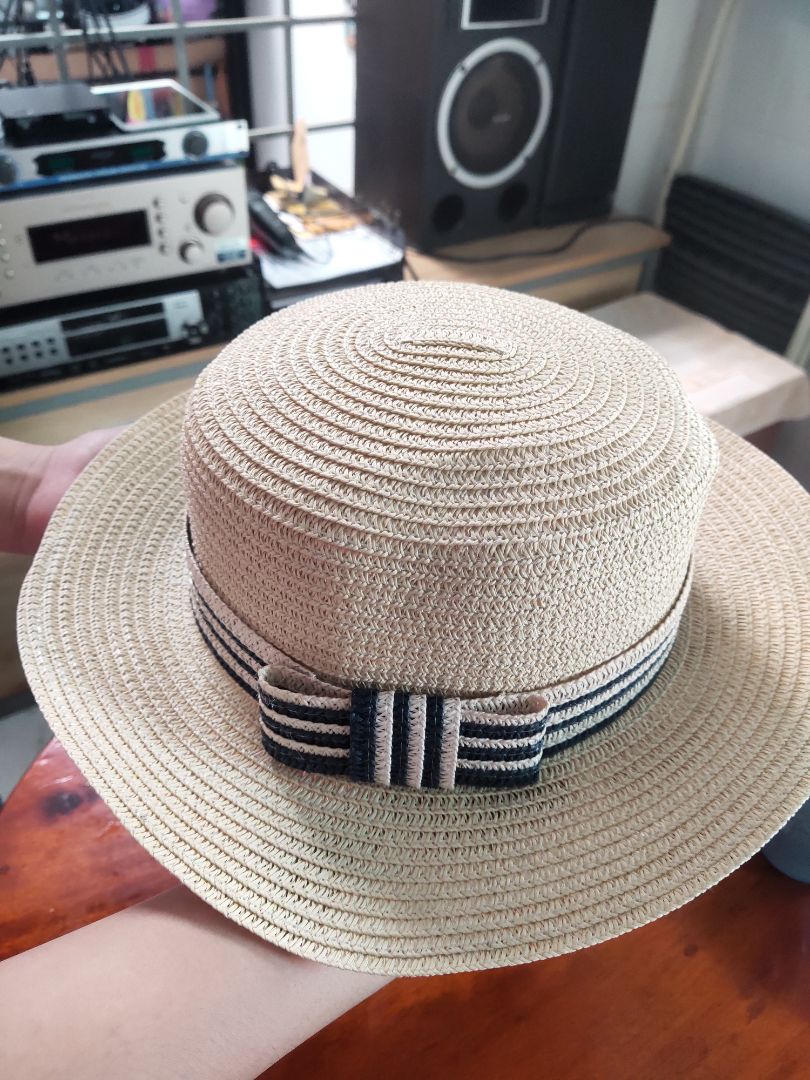 đóng gói hơi sơ sài nên trc khi mở hơi hồi hộp, nhưng mở ra thì nón đẹp nha, hài lòng với chất lượng và giá tiền, có cơ hội sẽ tiếp tục ủng hộ 👍