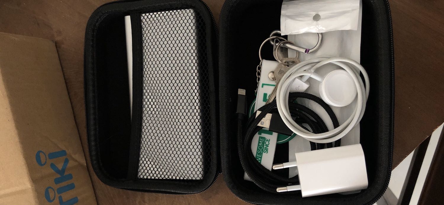 Hàng tốt, mọi chi tiết đều chắc chắn, đựng được rất nhiều sạc. Vừa với sạc sự phòng của xiaomi nha