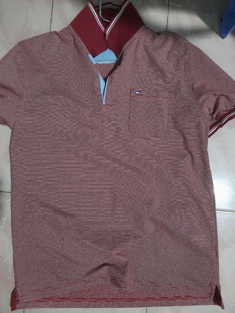 Áo ở ngoài như trên hình. Tuy nhiên giặt lần đầu dễ bay màu. Áo mặc vào mát . Form áo hơi rộng. Các bạn lưu ý kĩ số đo từng size trước khi mua. Giá tương đối rẻ sau khi áp mã giảm giá.