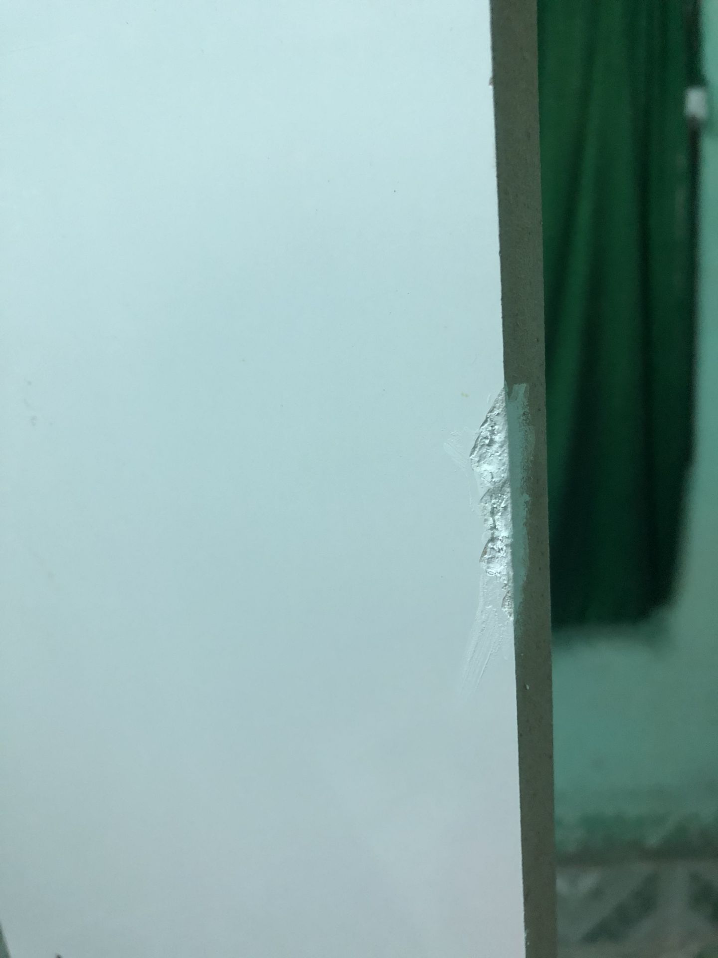 sản phẩm tốt, chắc chắn, đủ ốc vít, có hướng dẫn dễ lắp, gói hàng cẩn thận tuy nhiên có một điểm trừ vì sp bị trầy ở góc như hình may mà phía sau k ảnh hưởng thẩm mỹ! khuyến khích nên vẫn để 5⭐ nhưng mình nghĩ shop nên kiểm tra hàng kĩ trước khi giao cho khách, nếu phát hiện lỗi thì không nên giao ạ!