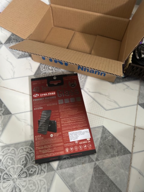 Kính đẹp , hộp xịn xò . Chống nhìn trộm tốt . Đặt tiki now hẹn 12h mà mãi gần 1 h chiều mới giao làm mình lỡ việc . Kính đẹp , hộp xịn xò . Chống nhìn trộm tốt . Đặt tiki now hẹn 12h mà mãi gần 1 h chiều mới giao làm mình lỡ việc .