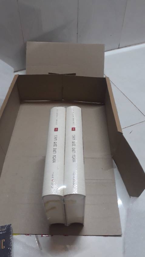 Đóng gói, giao hàng, giá cả đều rất OK. Chỉ 1 điểm trừ nhỏ là cuốn " Thần số học " có 10 trang bị dính với nhau 😐