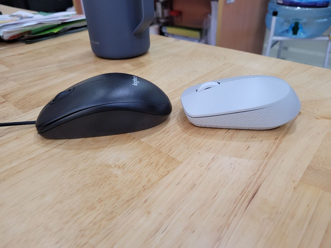 Giao hàng nhanh, đóng gói cẩn thận, đúng màu. Chuột mượt, bấm êm