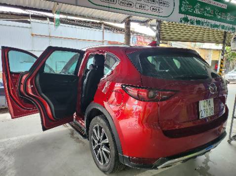 Mẫu mã đẹp nhưng không kín,đựng đường kiến vào bên trong được